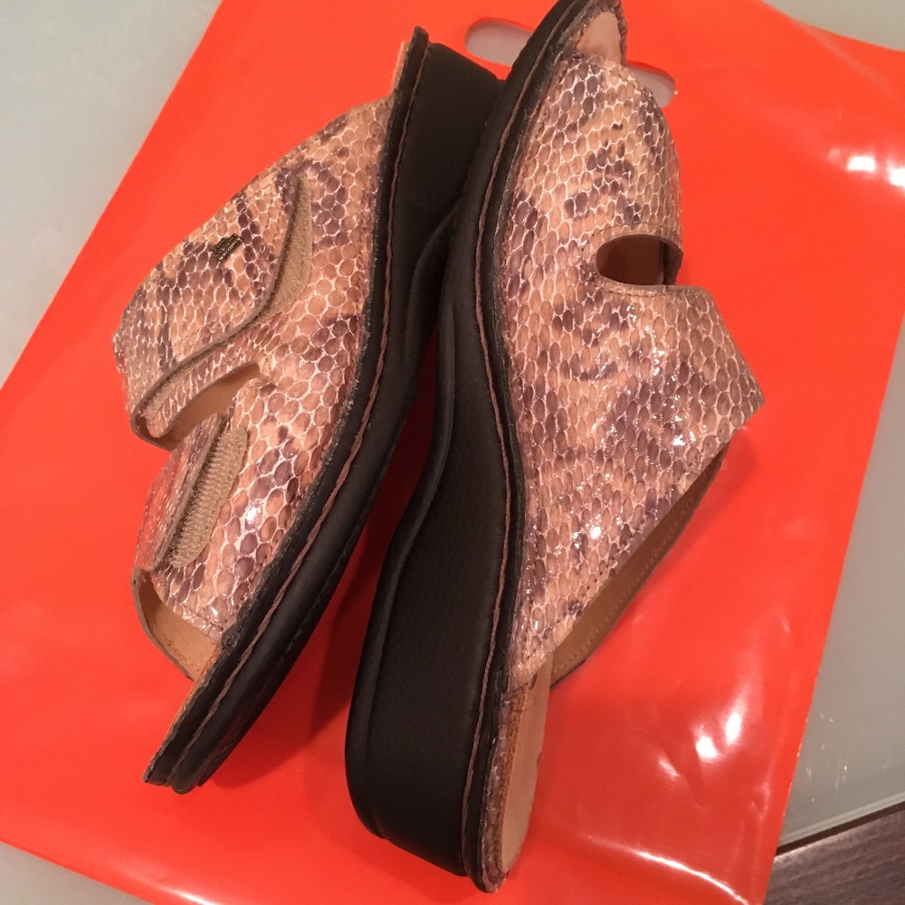 Finn Comfort sandals, size 39 (8.5 to 9)